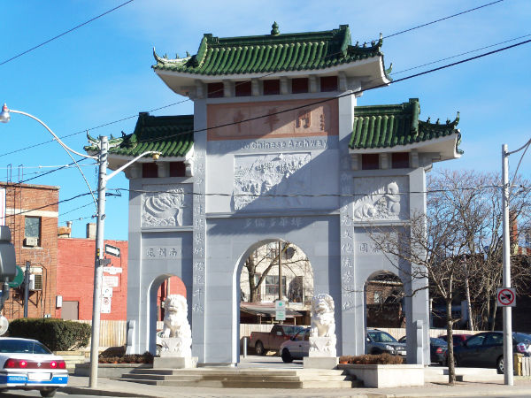 Toronto Chinatown History | Chinatown East's Zhong Hua Men Archway on a sunny day | Homes Almanac